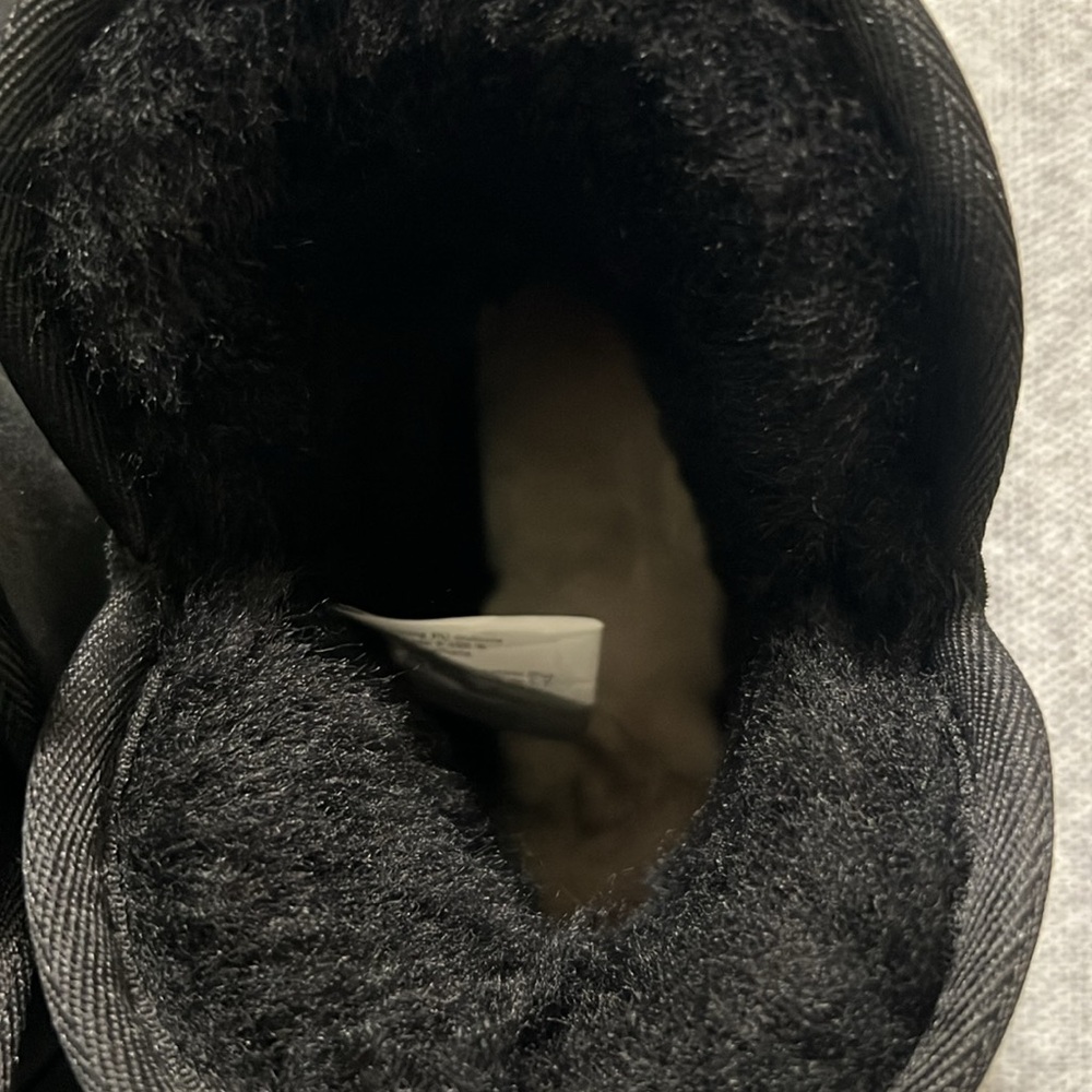 NWOT Kirkland Signature Ladies' Shearling Boot - Picture 8 of 14